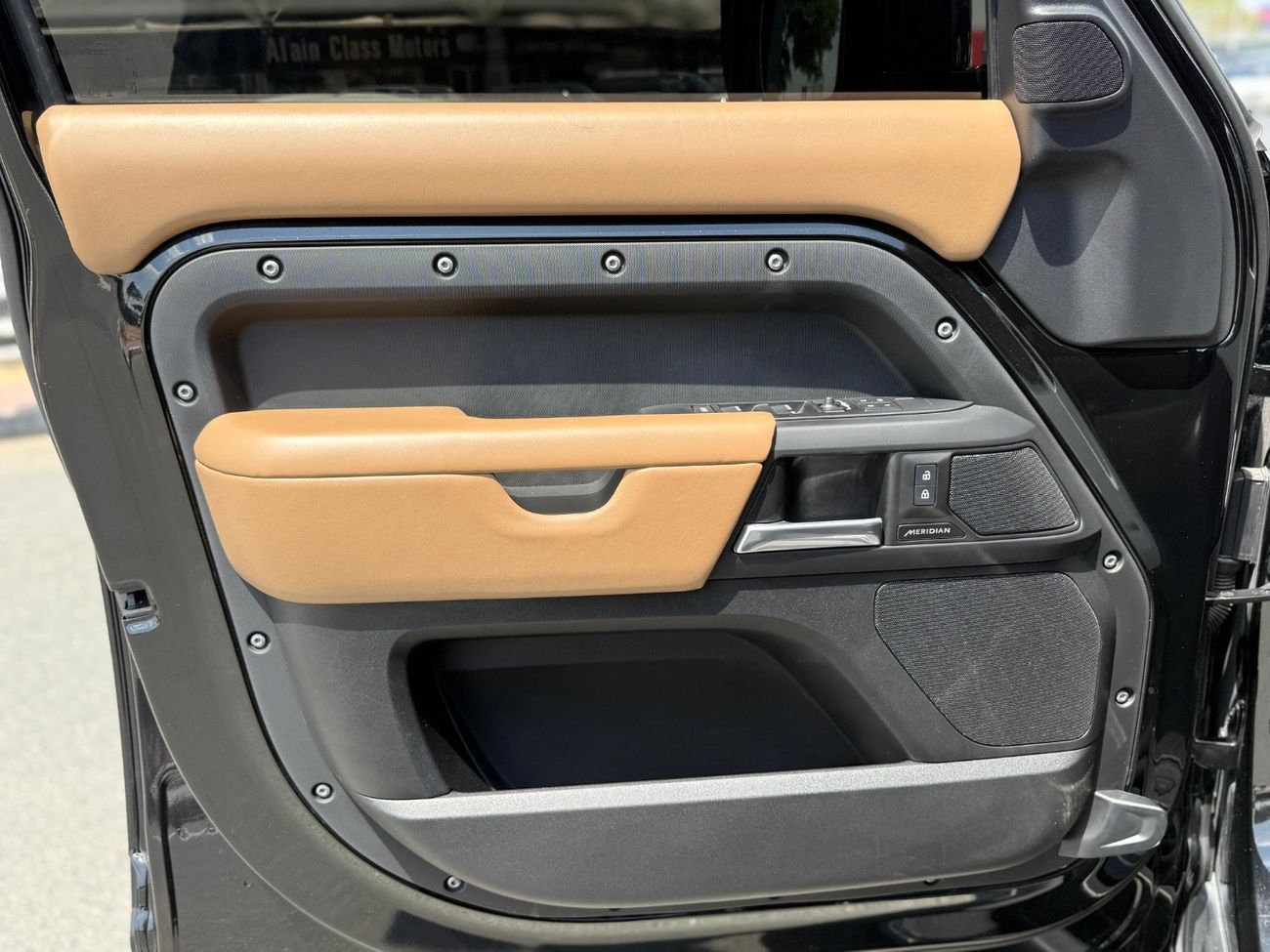 لاند روفر ديفندر P400 90 HSE 3.0L (5 Seater)