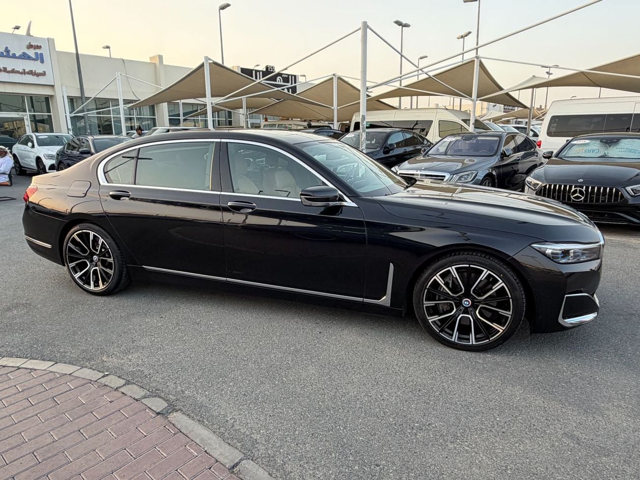بي أم دبليو 750Li xDrive 4.4L (530 HP)