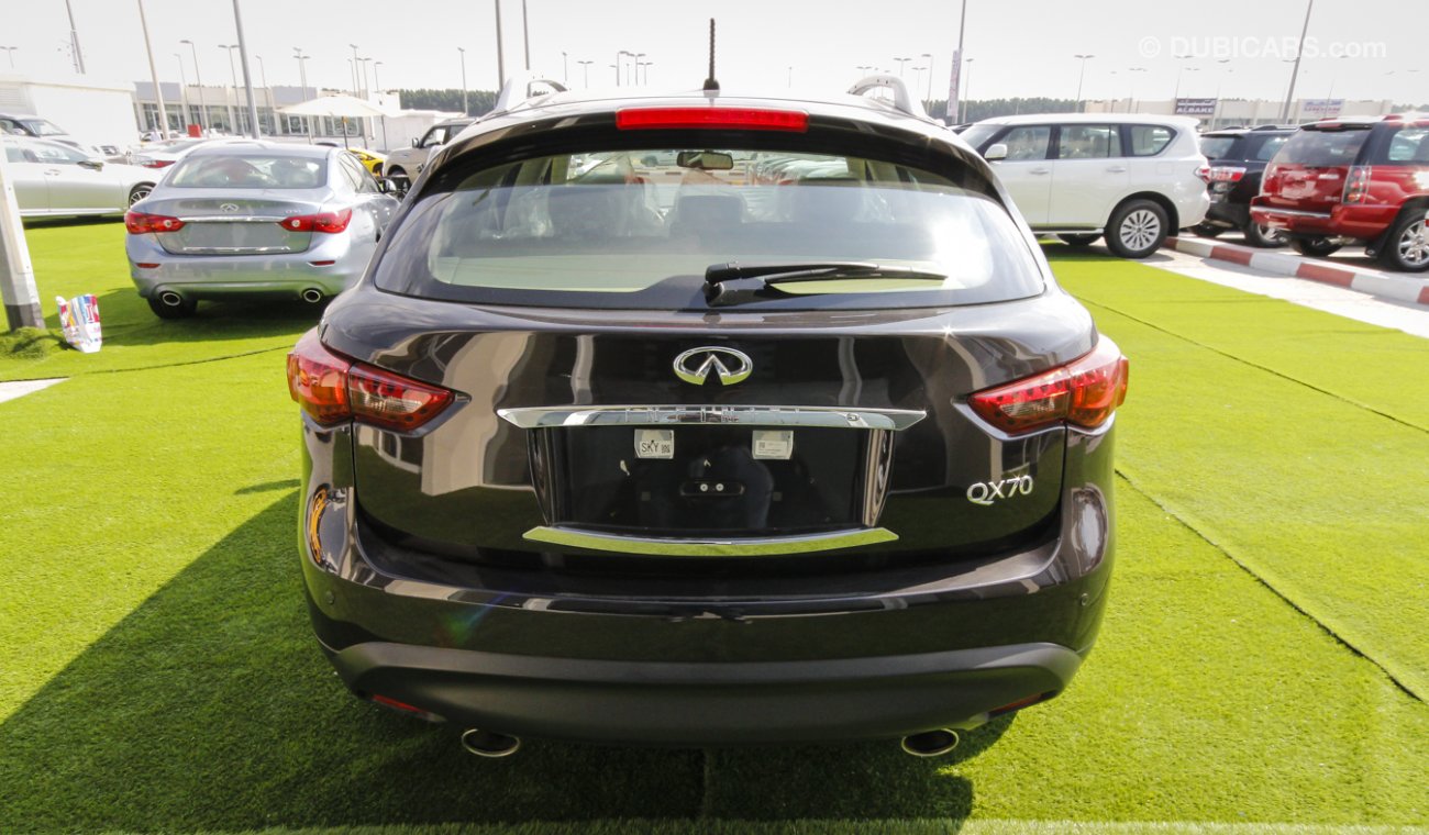 إنفينيتي QX70