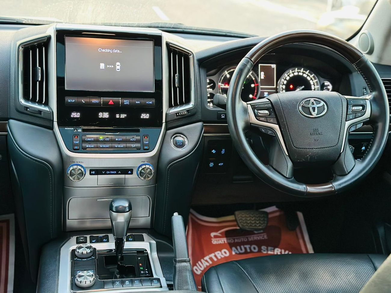 تويوتا لاند كروزر DIESEL SAHARA 4.5 LITER ,2019 MODEL ,GREY COLOR ,RIGHT HAND DRIVE