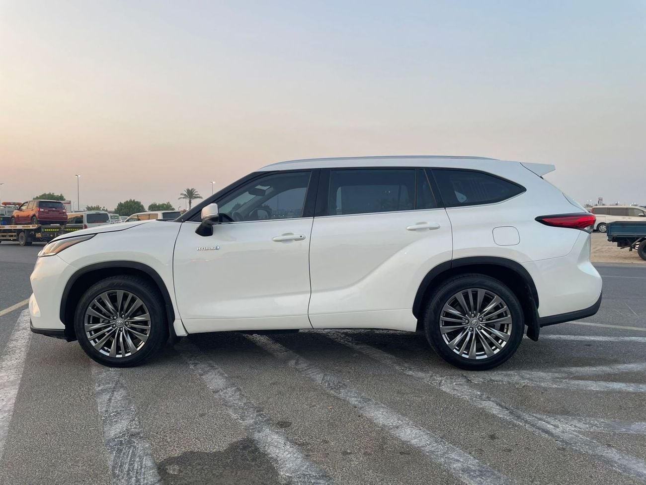 Toyota Highlander VXR 2020 Toyota Highlander Platinum VX.R Gcc Specs - Hybrid 2.5L V4 - Al Futtaim Serviced - HUD 360*