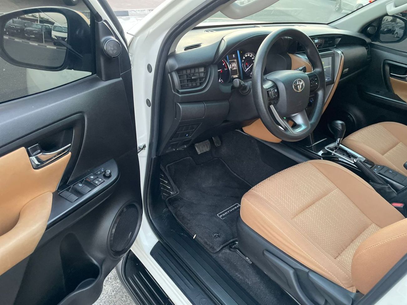 Toyota Fortuner 2022 Toyota Fortuner EX.R 2.7L V4 MidOption+ With Sensors - No Accident - 7 Seater - 4x4 AWD -