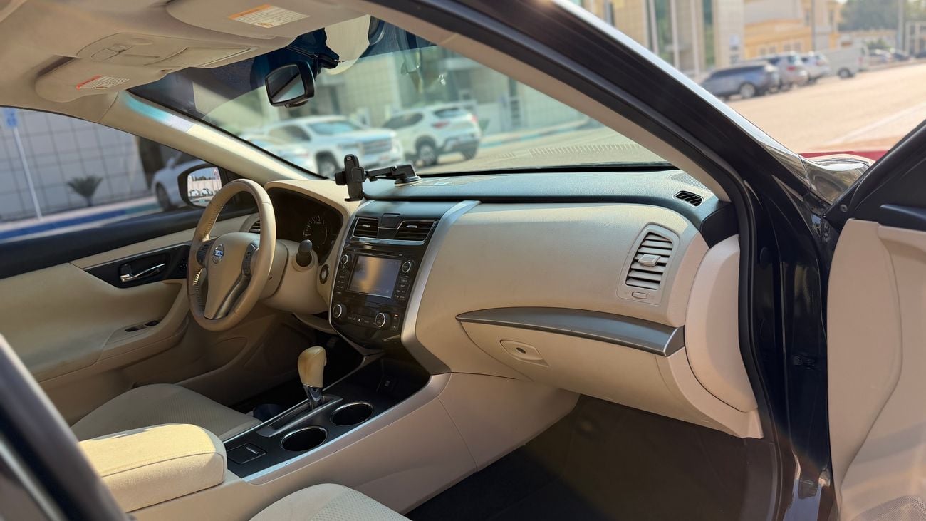 نيسان ألتيما