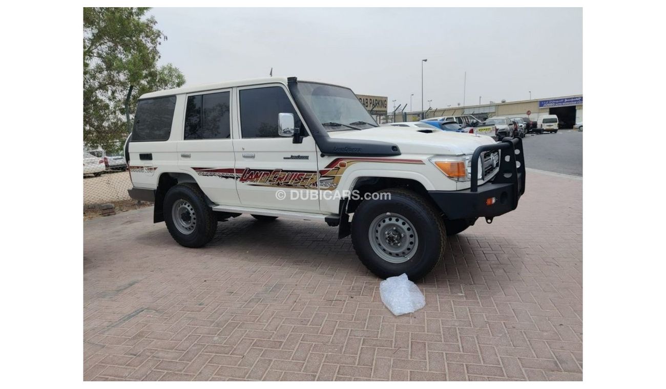 تويوتا لاند كروزر 70 76 4.5L HARD TOP TURBO DIESEL MT WITH BULL BAR