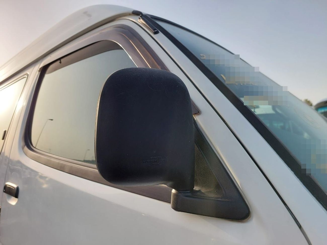 Toyota Hiace TOYOTA HIACE COMMUTER VAN RHD 2001 MODEL 3.0 L DIESEL AUTOMATIC(PM01315)