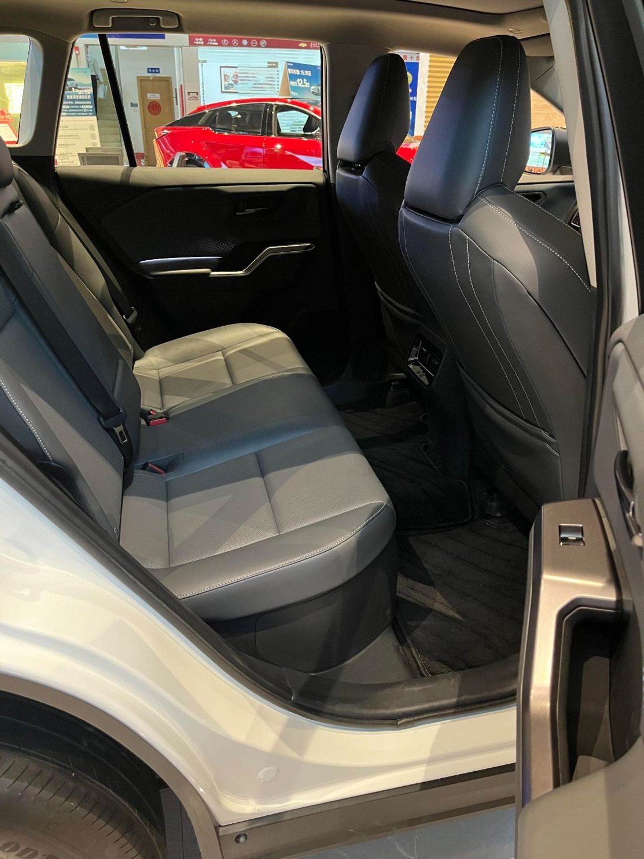 تويوتا راف ٤ Spot inventory