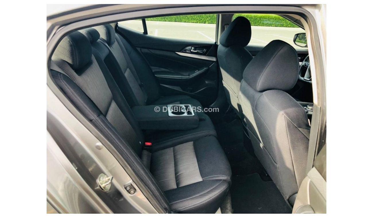 Nissan Maxima SV MODEL 2016 GCC CAR PERFECT CONDITION INSIDE AND OUTSIDE LOW MILEAGE