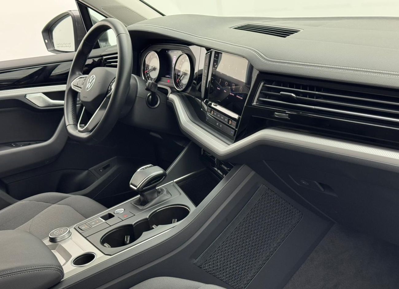 Volkswagen Touareg Trendline 3.0L 2023 Volkswagen Touareg Trendline, VW Service History, 2026 VW Warranty, Excellent Co