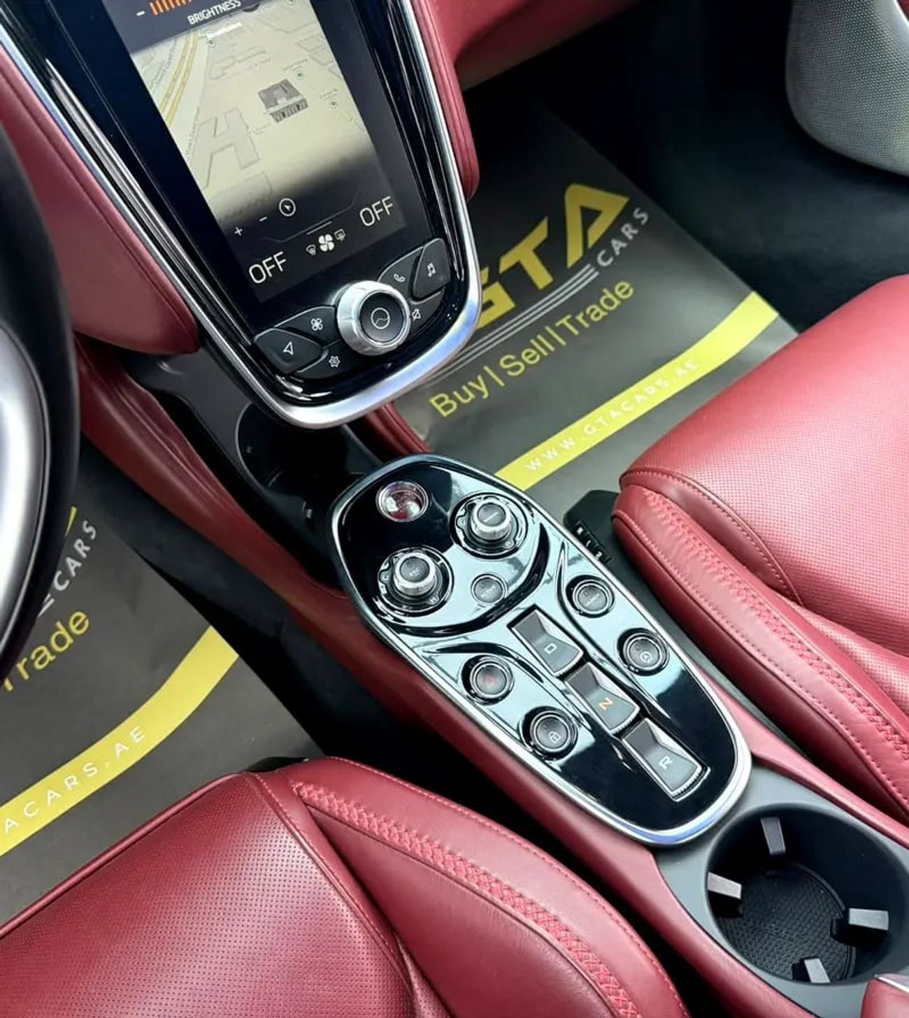 McLaren GT STANDARD Warranty, Carbon Fiber Package, Fully Loaded, Excellent Condition, GCC