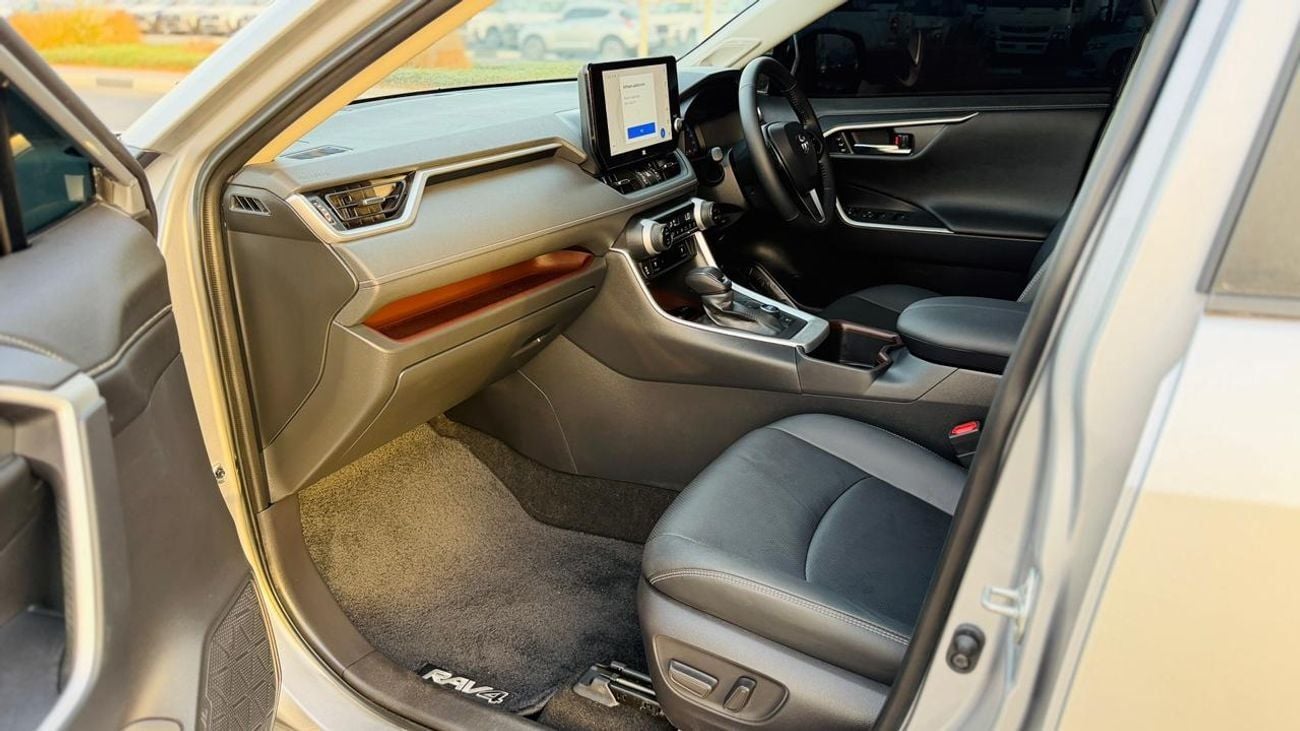 تويوتا راف ٤ -