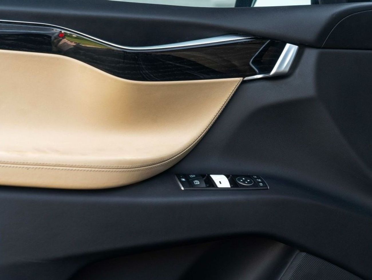 تسلا موديل اكس TESLA MODEL X P 90D LUDICROUS MODE • 7-SEATER • FULLY LOADED • FULL SERVICE TESLA UAE