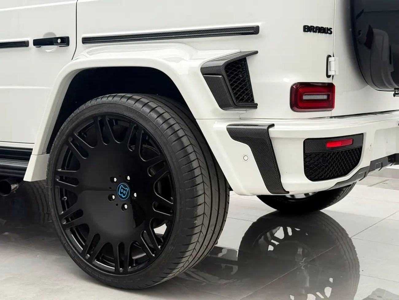 Mercedes-Benz G 63 AMG 2025 Mercedes-Benz G 63 AMG Brabus G800 – White with Sky Blue Interior