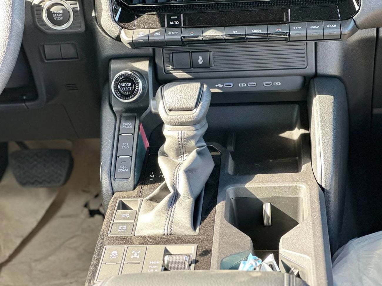 تويوتا برادو 2.8 لتر تيربو ديزل أوتوماتيك // 2026 // خيار ALR مع ثلاجة، فتحة سقف، مشغل DVD وكاميرا خلفية // عرض خ