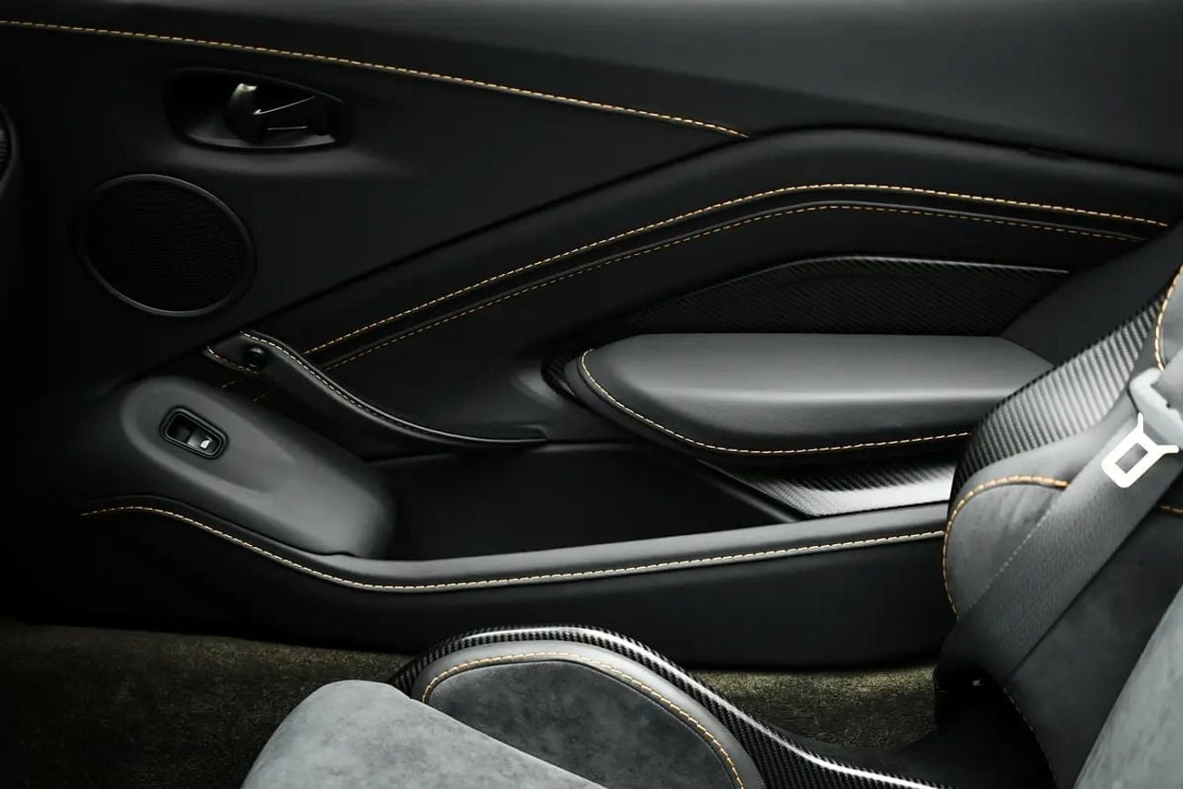 Aston Martin V12 Vantage
