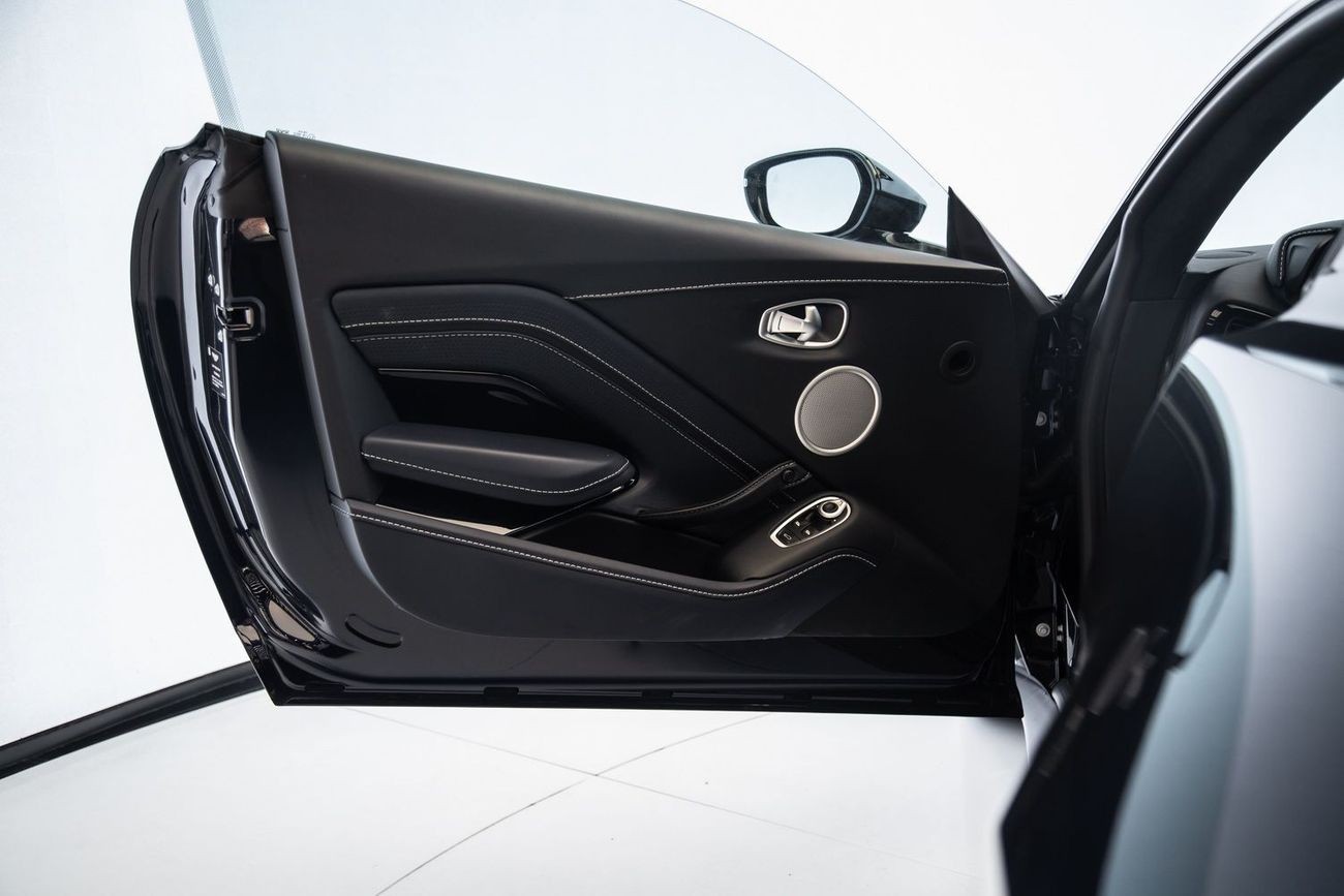 أستون مارتن فانتيج V8