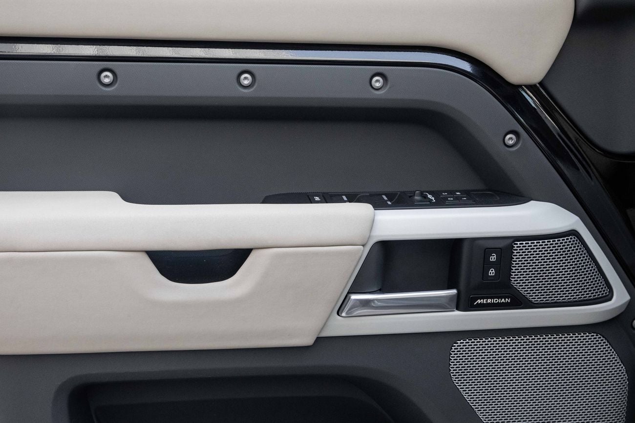 لاند روفر ديفندر Defender 130 SE | 4,700 P.M | 0% Downpayment | LR Warranty +S/Contract!