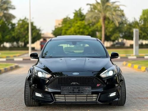 فورد فوكاس ST GCC Specs - Performance Hatchback