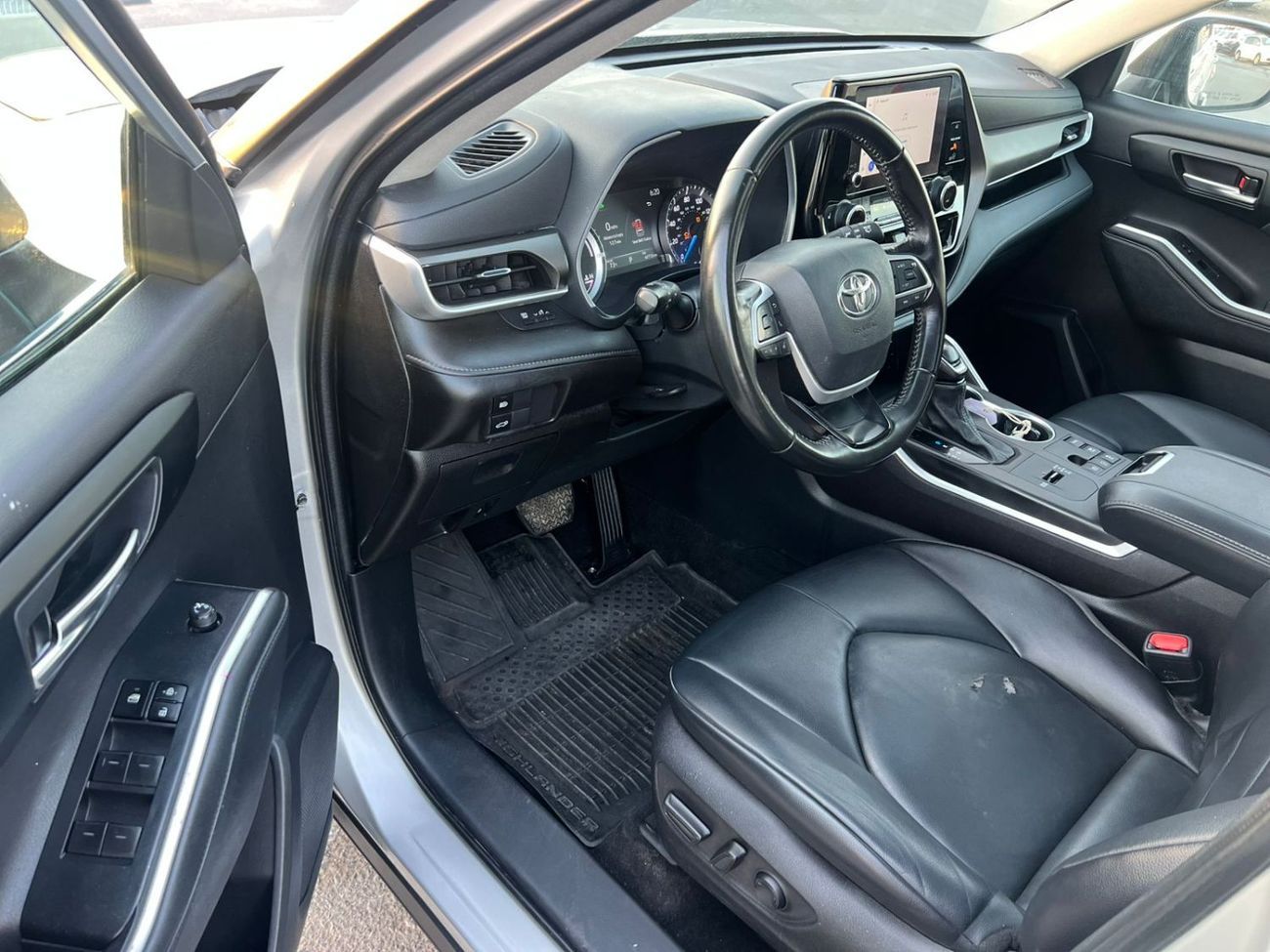 Toyota Highlander GLE HEV 2023 Toyota Highlander Hybrid Full Option - 2.5L V4 - AWD 4x4 - Rear Camera - Sunroof - Leather s