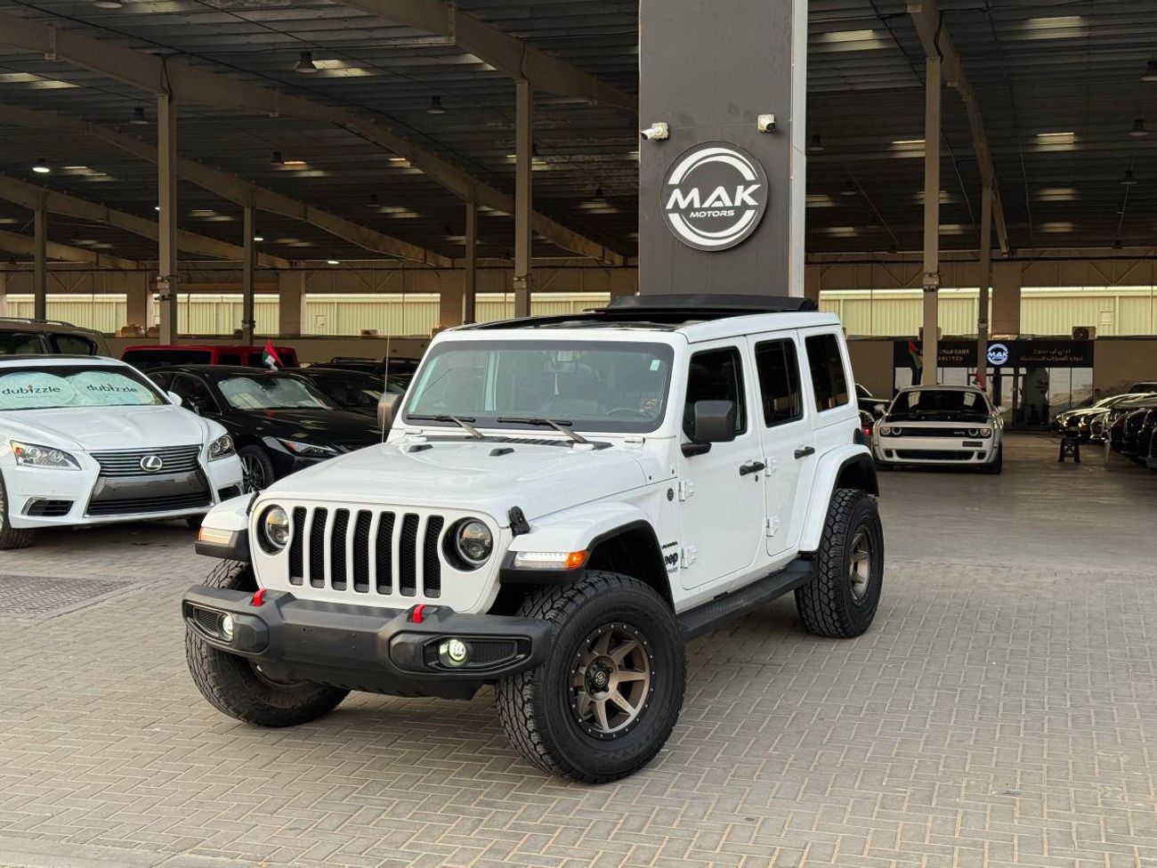 Jeep Wrangler Unlimited Sahara 3.6L 3.6L V6 / SAHARA / PANORAMIC ONE TOUCH ROOF / LEATHER / BIG SCREEN / LOW MILEA