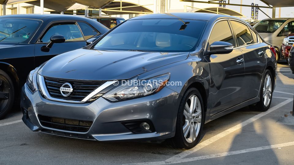 Nissan Altima 3.5 SL for sale AED 36,000. Grey/Silver, 2016