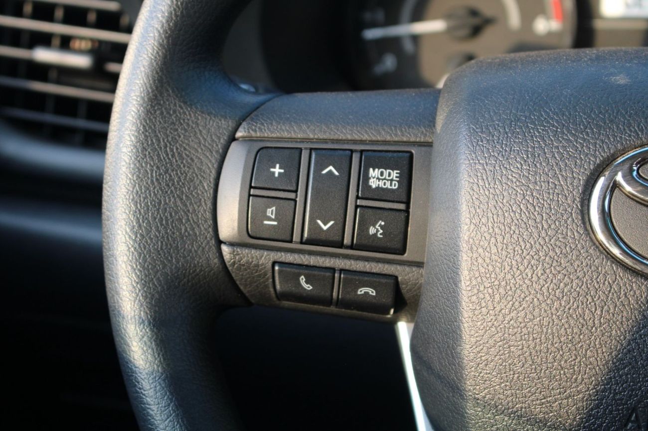 Toyota Hilux TOYOTA HILUX 2.4L DIESEL 4WD DOUBLE CAB DLX-E MANUAL