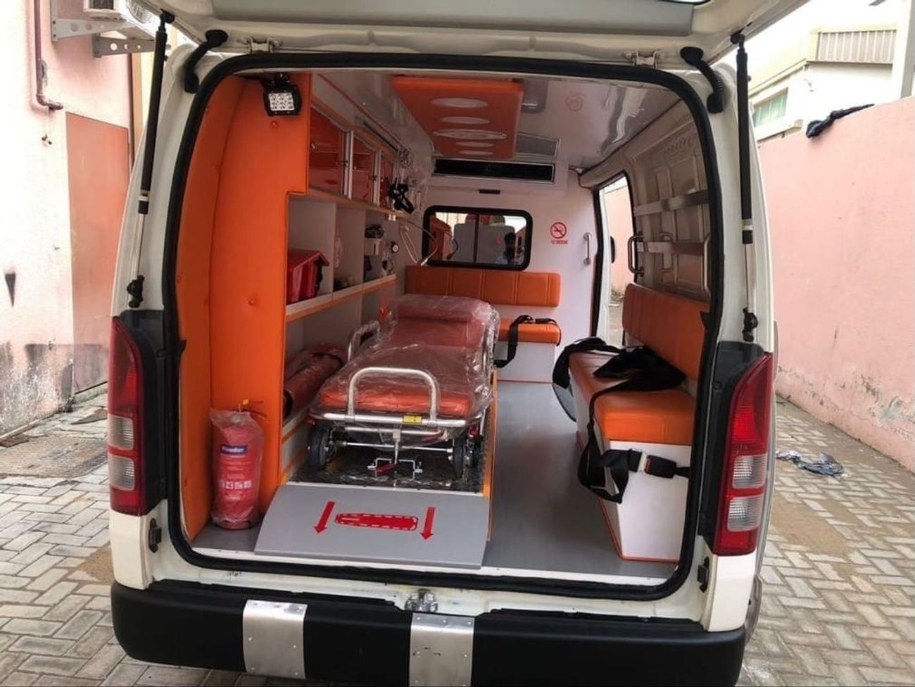 تويوتا هاياس Toyota Hiace 3.5L Van Petrol Manual Transmission Standard Roof (Ambulance)