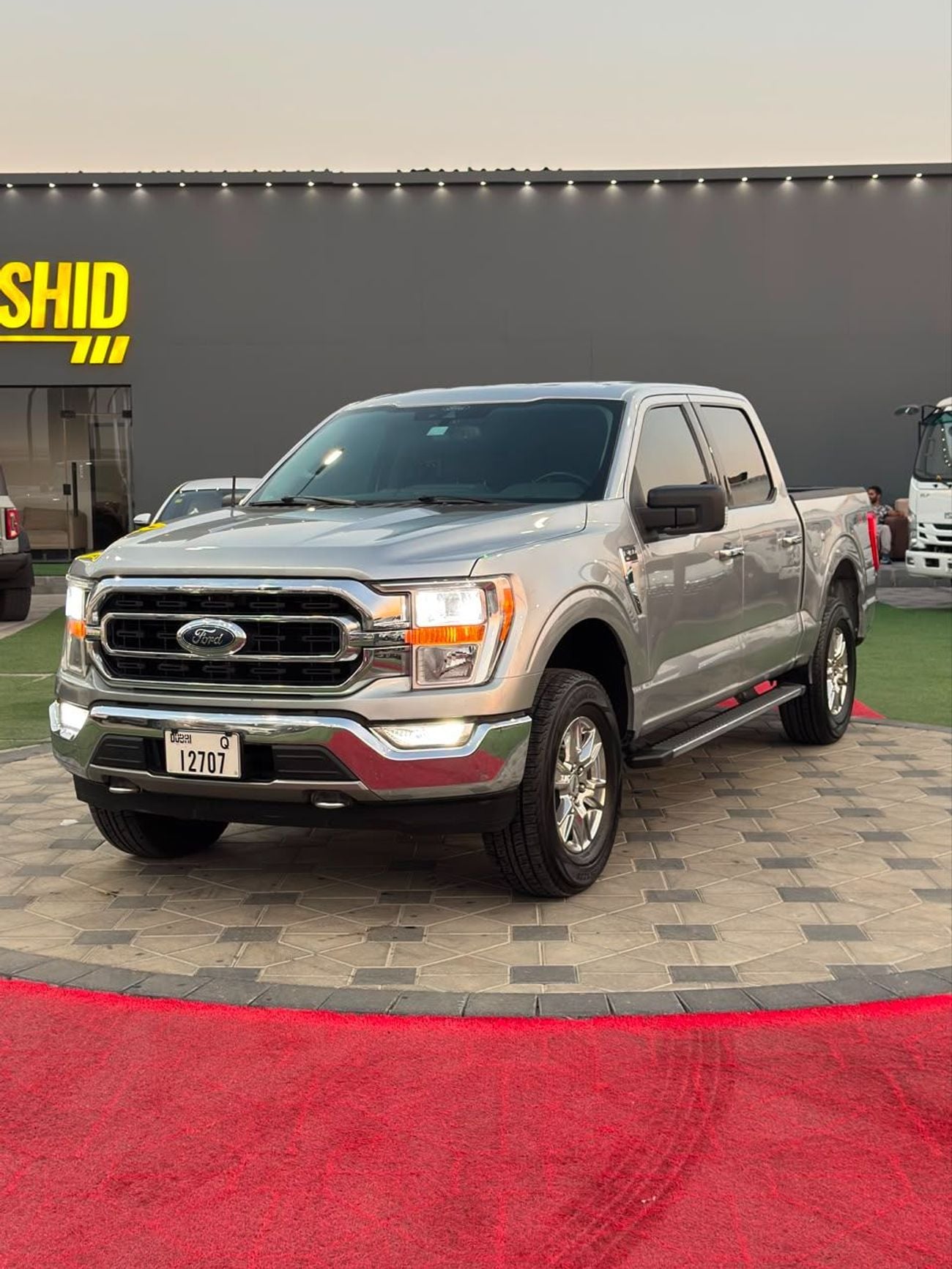 Ford F-150 XLT CREW CAB