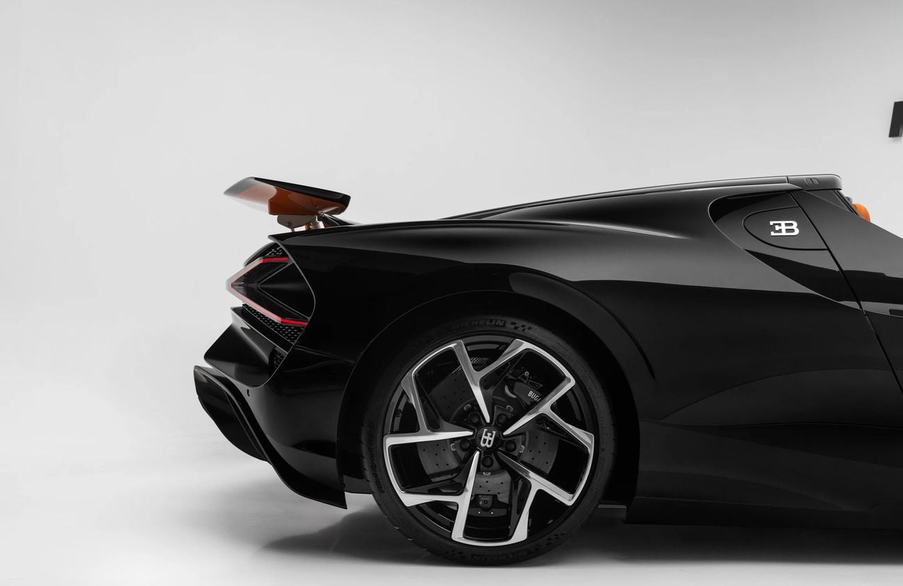 بوغاتي Mistral 8.0L W16 Quad-Turbocharged Engine