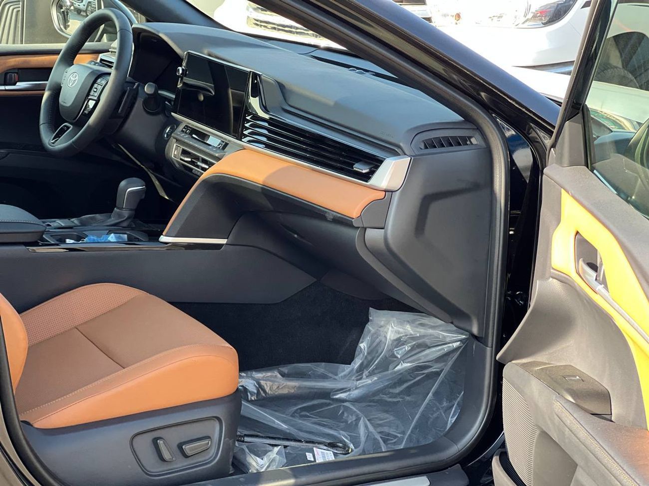 Toyota Camry GLE 2.5L PTR A/T // 2025 // FULL WITH RADAR , COOLING SEATS , PANORAMIC ROOF // SPECIAL OFFER // BY