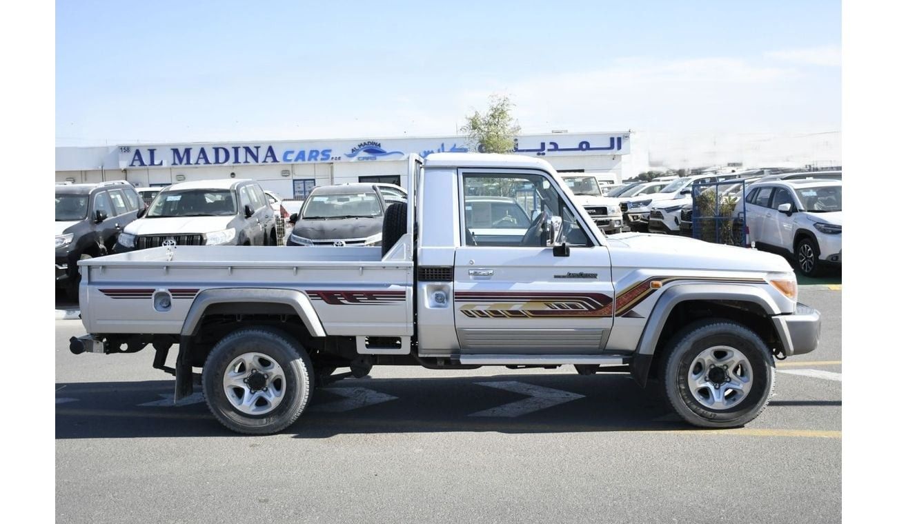 Toyota Land Cruiser Pick Up 4.0L V6 Petrol  ( ready stock available )