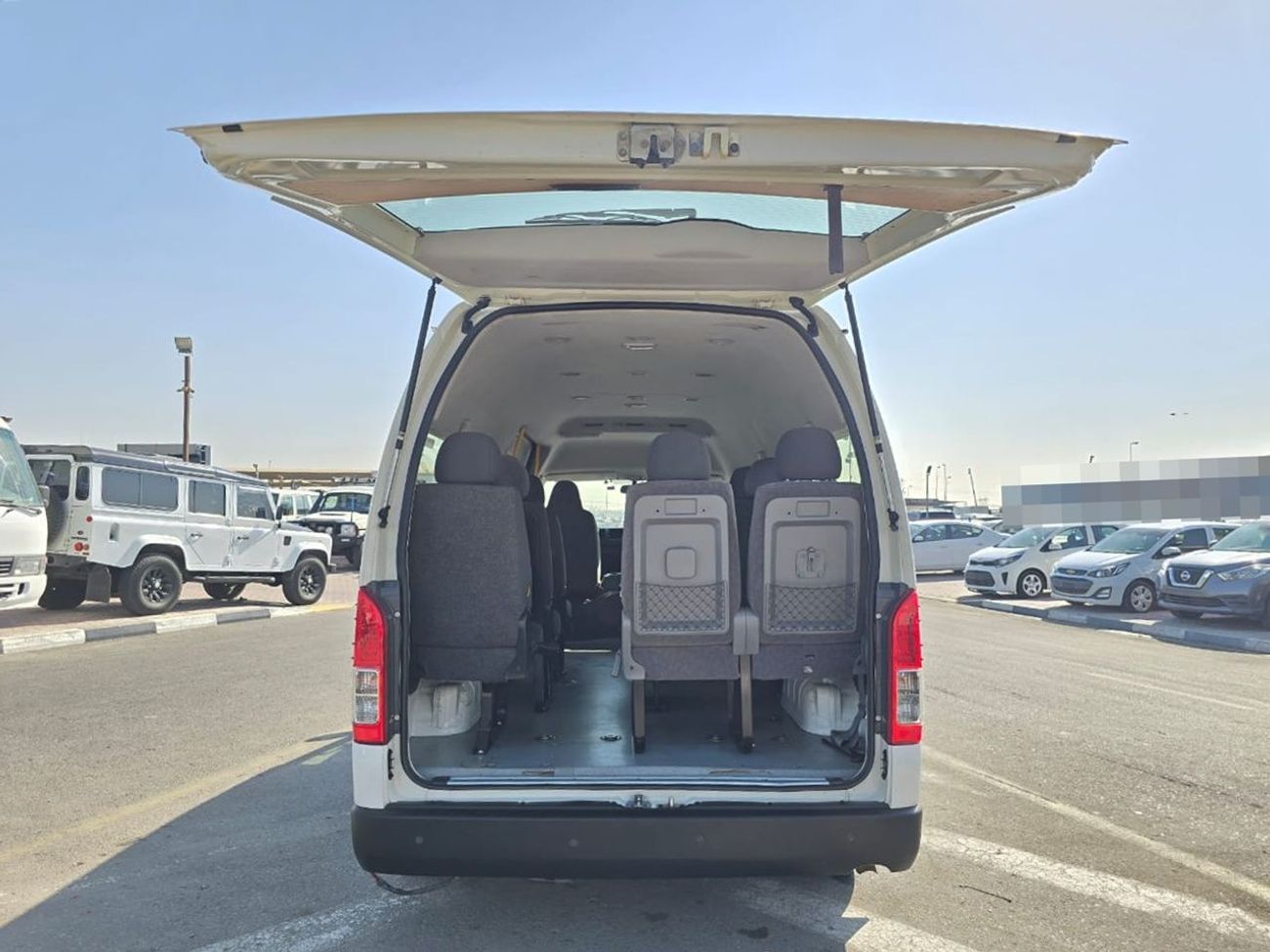 Toyota Hiace TOYOTA HIACE COMMUTER VAN RHD 2016 MODEL 3.0 L DIESEL AUTOMATIC(PM30307)