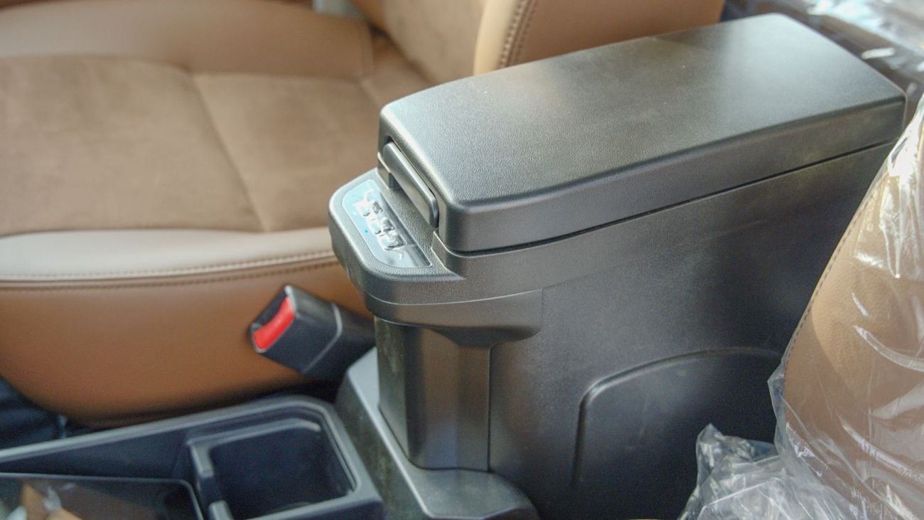 تويوتا لاند كروزر 70 2025 Toyota Land Cruiser LC 76 4.0L AT Petrol Full Option (Beige)