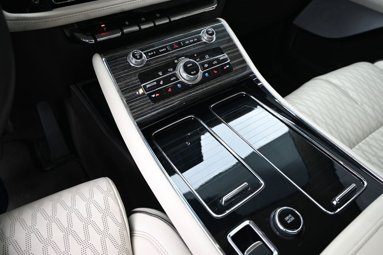 Lincoln Aviator Presidential 3.0L - HOT DEALS - GCC - AGENCY MAINTAINED - UNDER WARRANTY 2028 - LINCOLN AVIATOR