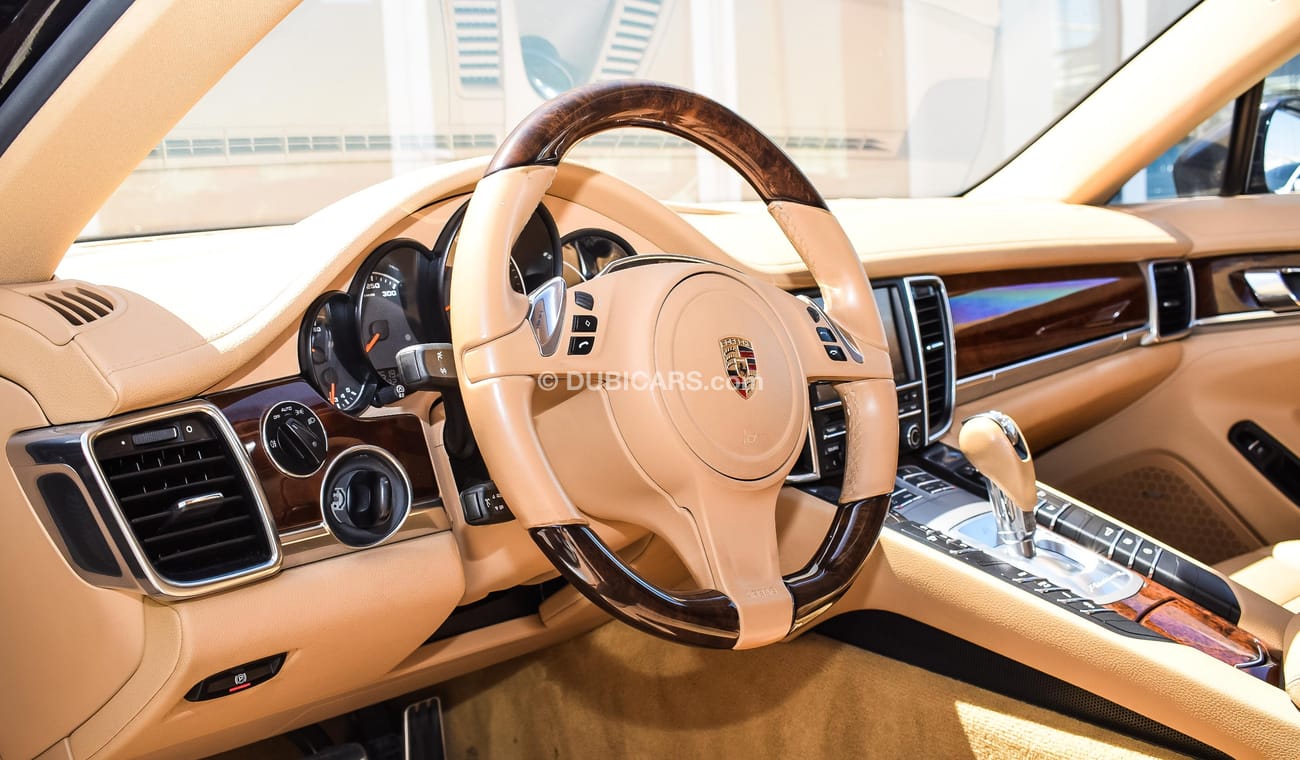بورش باناميرا Porsche Panamera 4 AWD Full Service History GCC