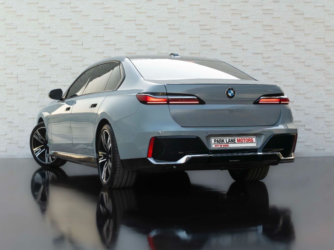 بي أم دبليو 740i 740i ///M PACK