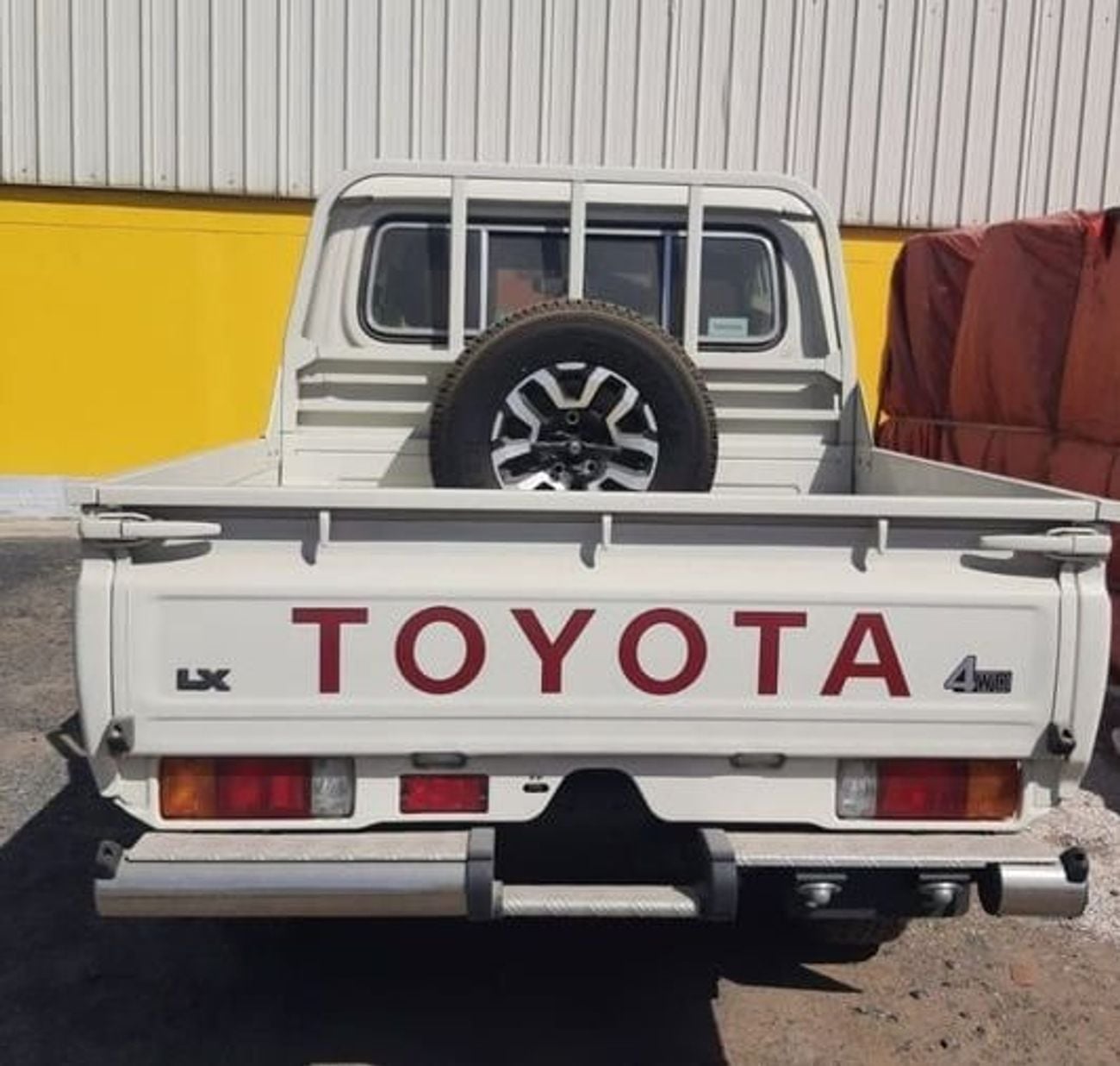 Toyota Land Cruiser 70 TOYOTA LAND CRRUISER LC79 DC 2.8L AT FULL OPTION