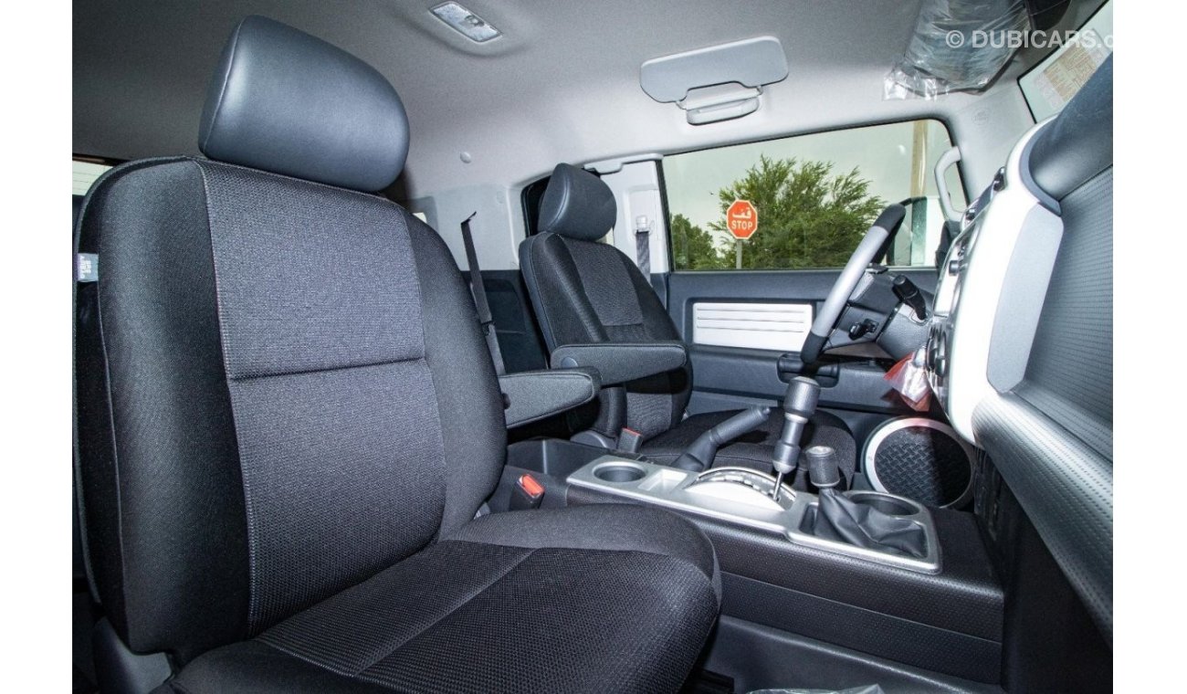 Toyota FJ Cruiser GXR 4.0L with A-Trac , JBL Audio System and Rear Camera