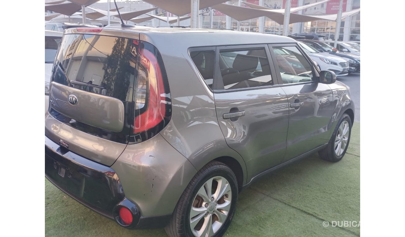Kia Soul 2016 model, American specifications, 2000 cc, cruise control, alloy wheels and sensors in excellent