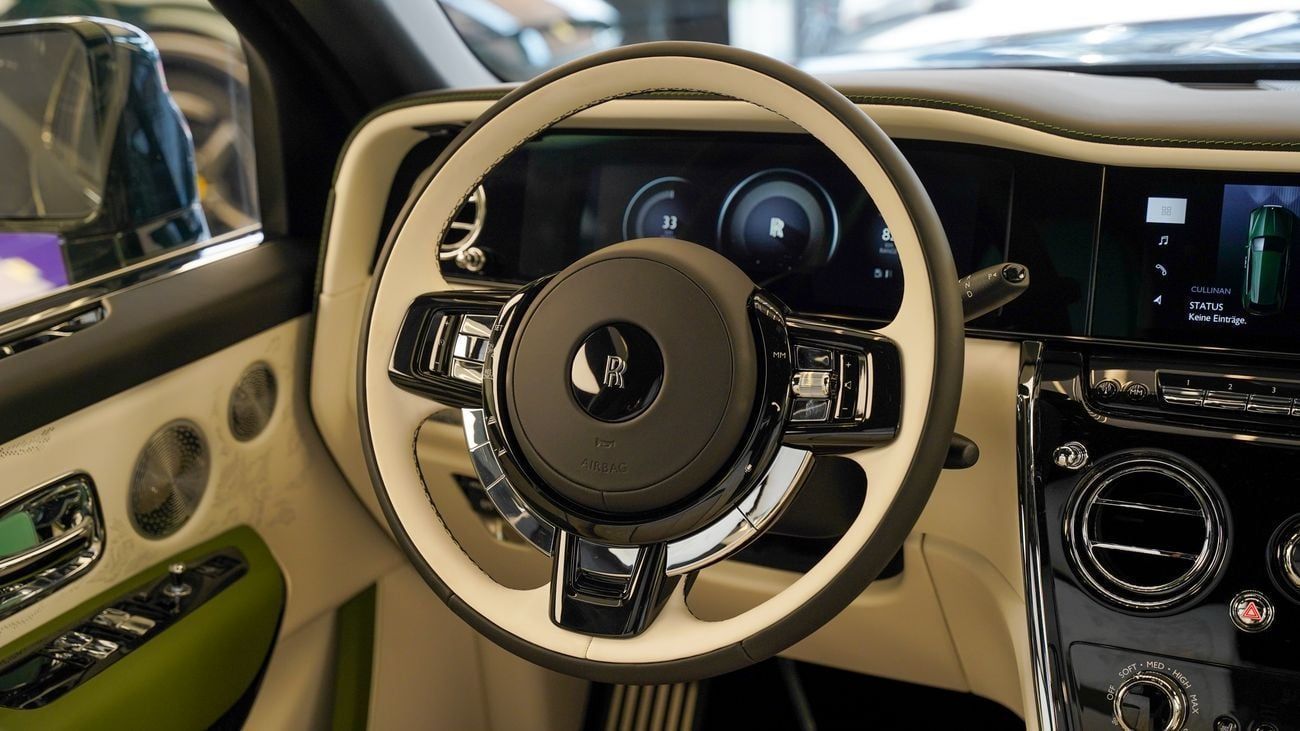 Rolls Royce Cullinan STD Rolls Royce Cullinan - Silver Badge - 2026