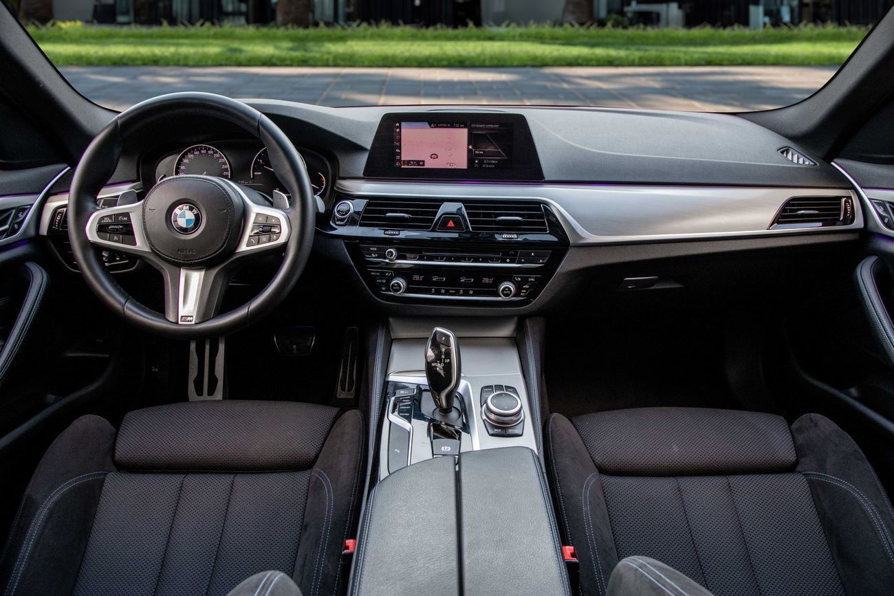 بي أم دبليو 520i 520i M-Kit | 2,145 P.M | 0% Downpayment | Full BMW Service History!