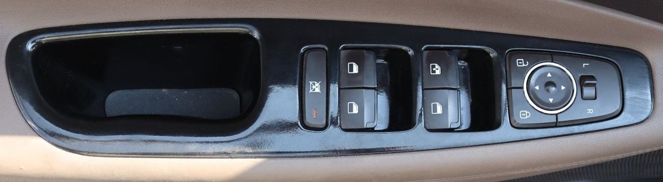 Hyundai Santa Fe GL 2.4L Hyundai Santa Fe 2019 - GCC - Accident-free - 2.4L  - 7 seats - Excellent condition