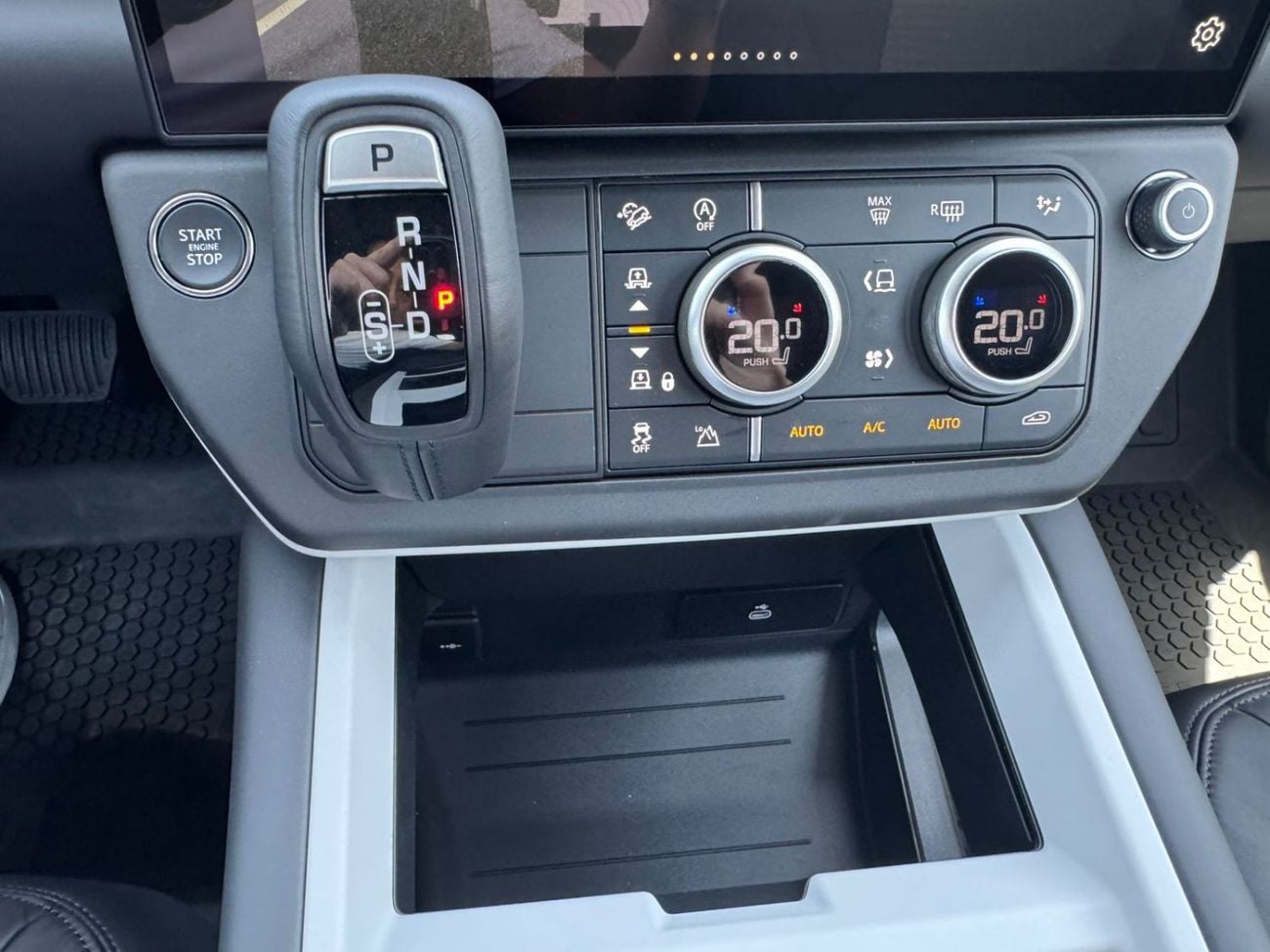 Land Rover Defender 2026 LAND ROVER DEFENDER P300