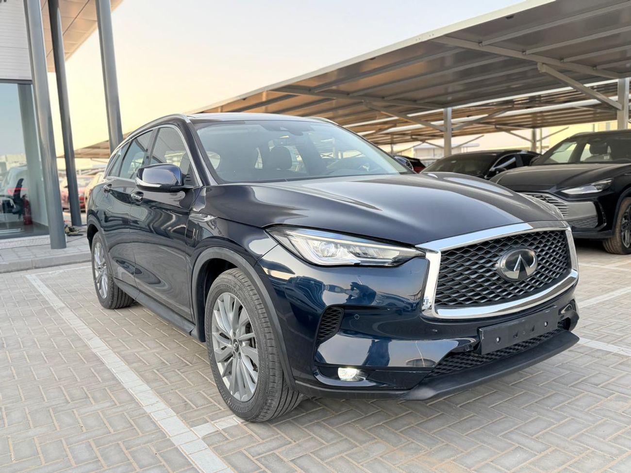 إنفينيتي QX50 Luxury 2.0L RWD