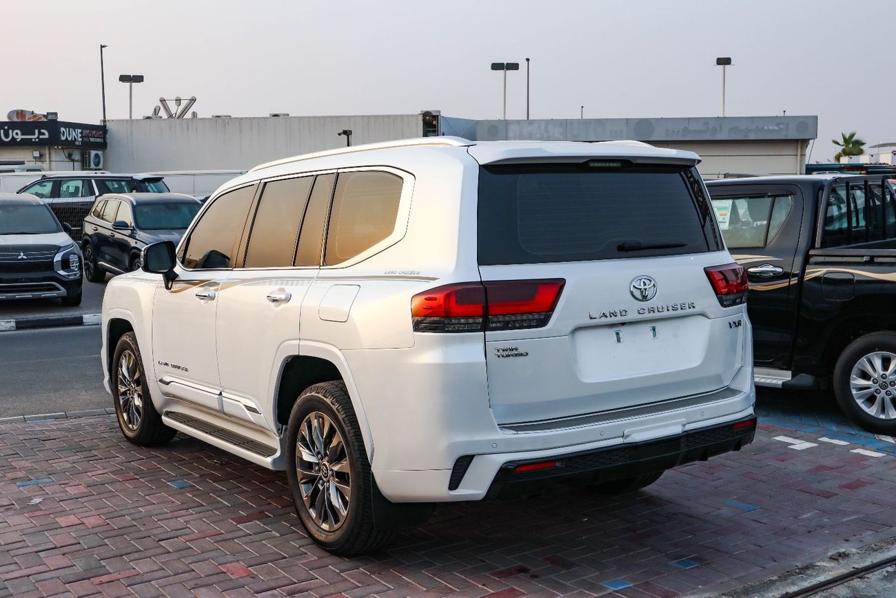 Toyota Land Cruiser VXR 3.5L 2023 Toyota Land Cruiser VXR (3.5L Twin-Turbo V6, Full Option, White Exterior, Red Interior