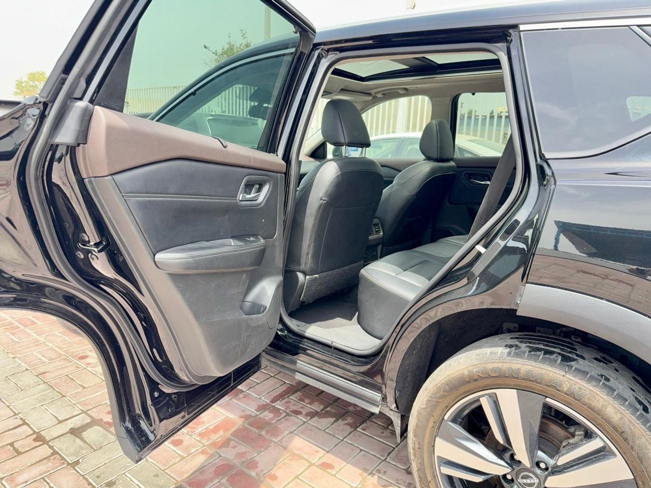 Nissan Rogue PLATINUM (NON GCC) 2023 Nissan Rogue SL Black Full Option  360 cam 4x4 5 leather seats Panorama roof