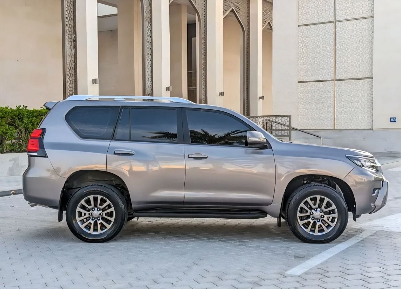 تويوتا برادو TXL LHD 4.0L V6 1GR petrol engine Automatic Gear 4WD 7 Seats 5 Doors