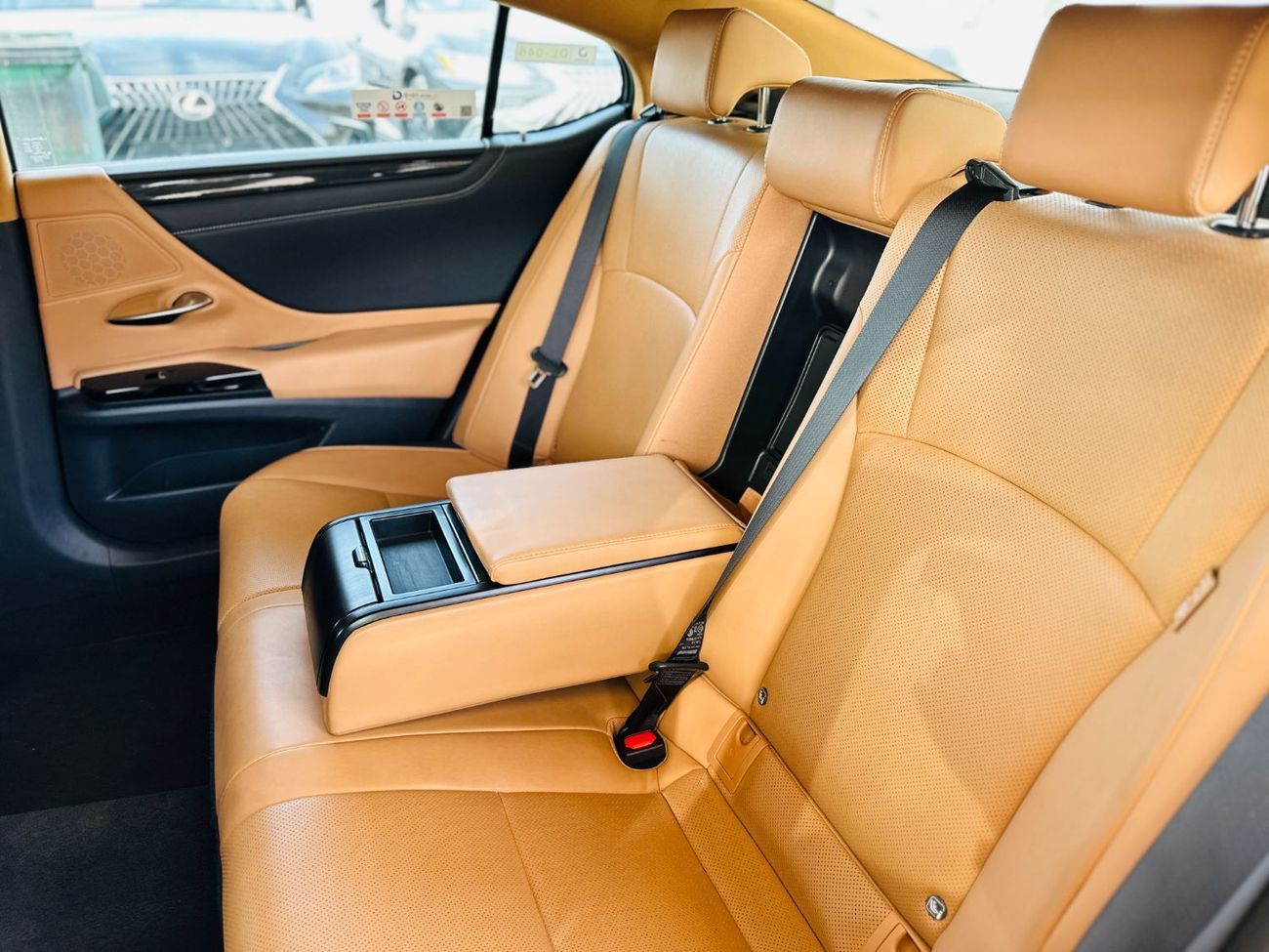 Lexus ES300h 2023 Lexus ES 300H - White inside Brown