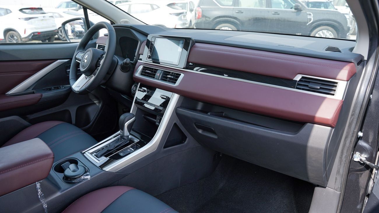 ميتسوبيشي إكسباندر كروس جديدة كلياً 2026 Mitsubishi Xpander Cross Premium (N-XP-CR-1.5-P-26) محرك 1.5 لتر | 7 ركاب | مواصفات