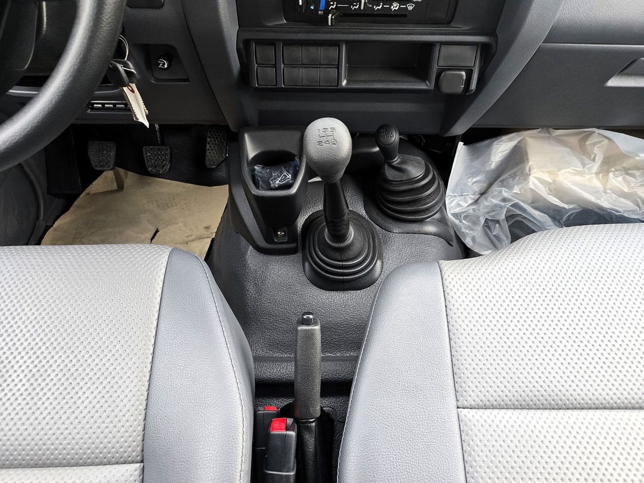 تويوتا لاند كروزر 70 Toyota Land Cruiser 76 4.2l M/T Diesel 4WD Whitout Def Lock , Fog light White Color 2025 Model