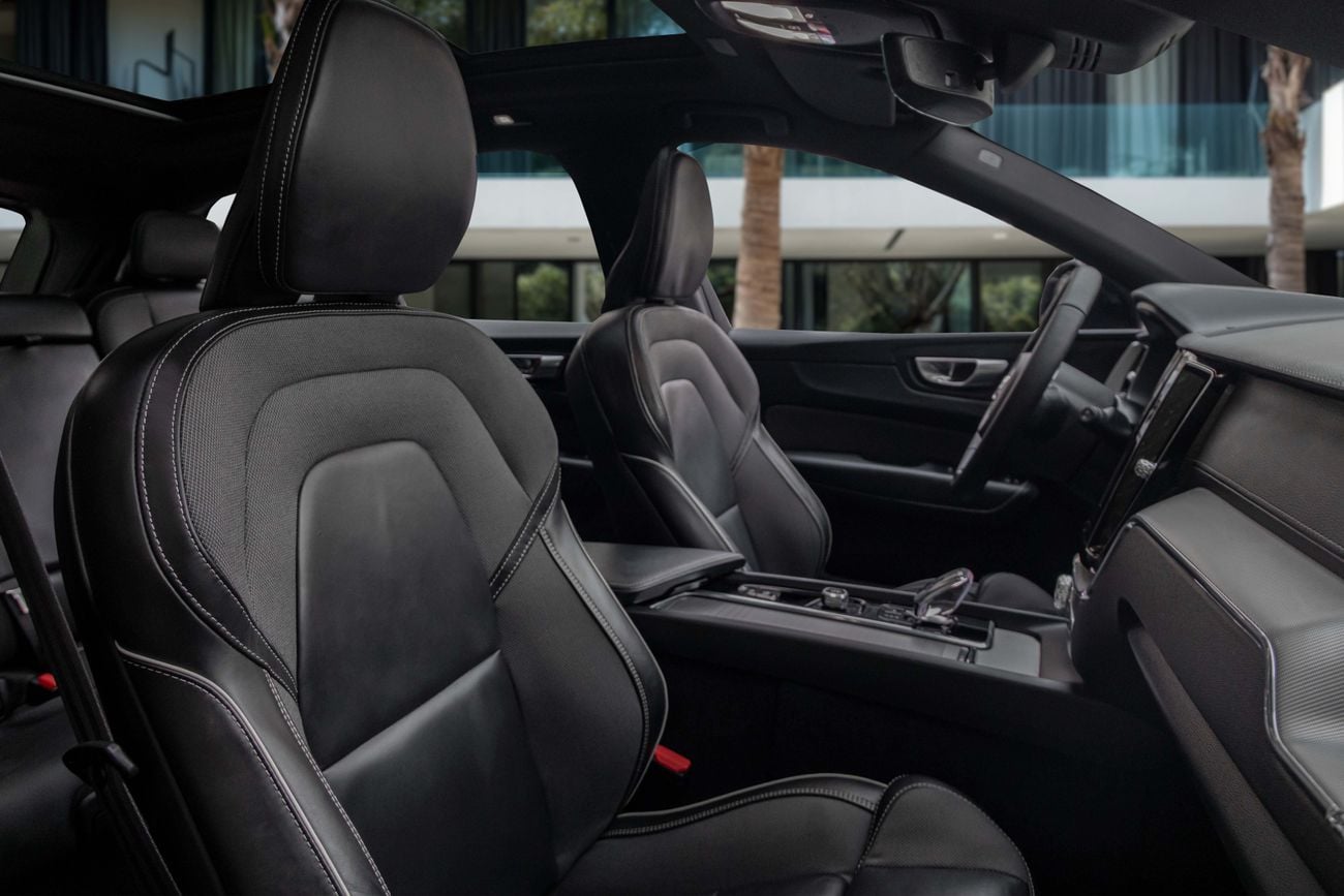 فولفو XC 60 B5 ULTIMATE DARK Volvo XC60 B5 Ultimate Dark